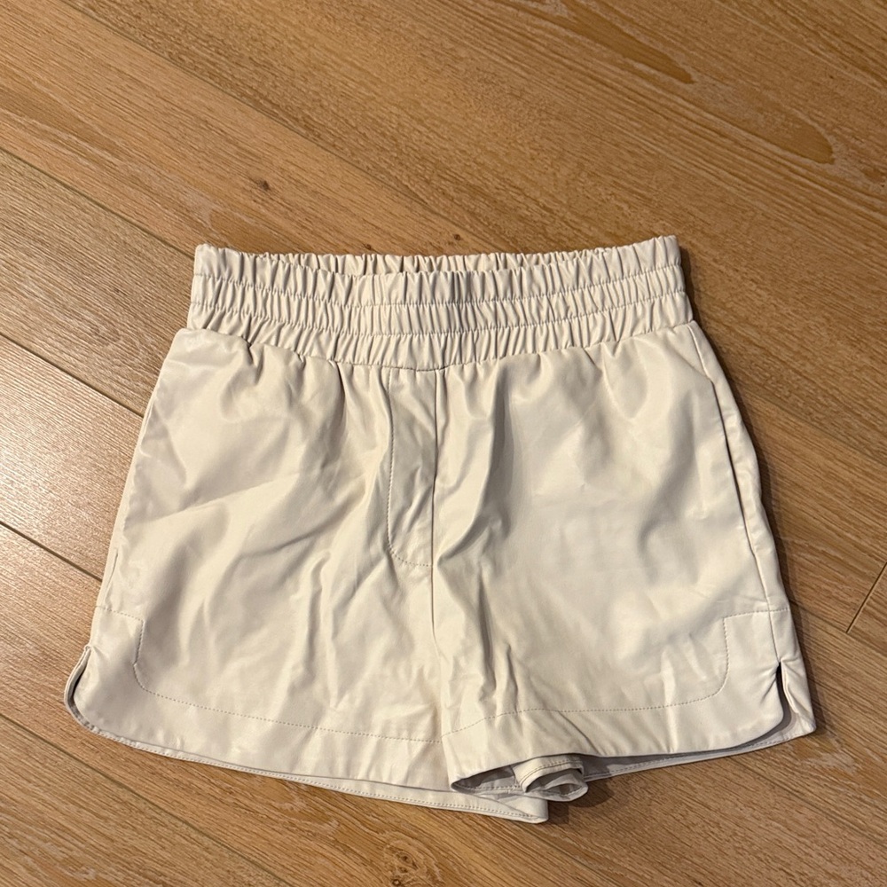 Women's Cream Shorts